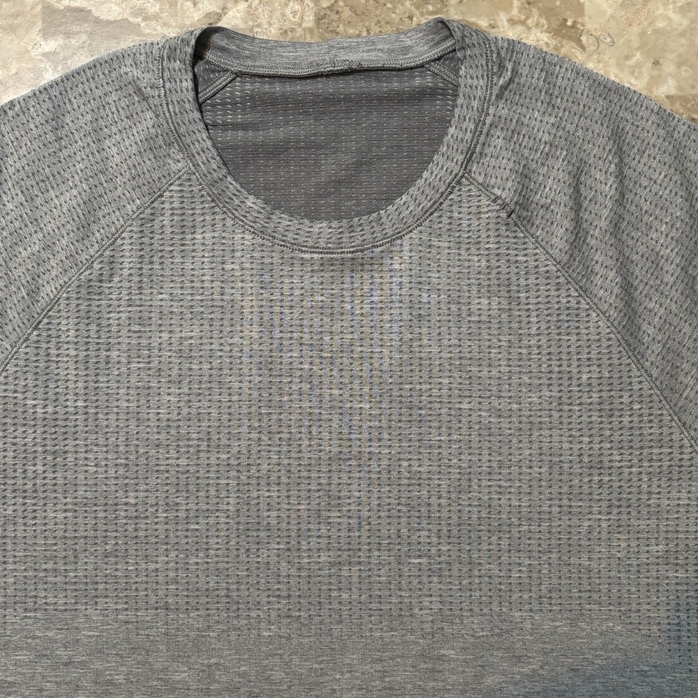 Lululemon Shirt Mens Medium Grey Metal Vent Tech Short Sleeve Gym Performance